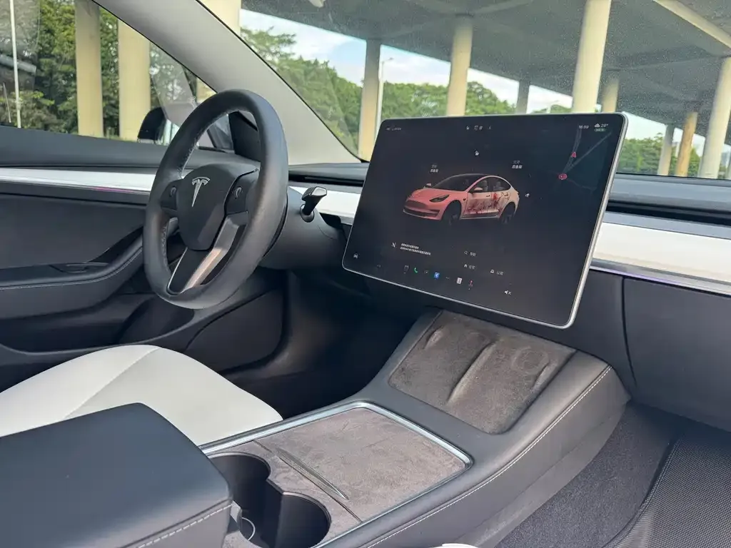 Tesla Model 3 — фото 10