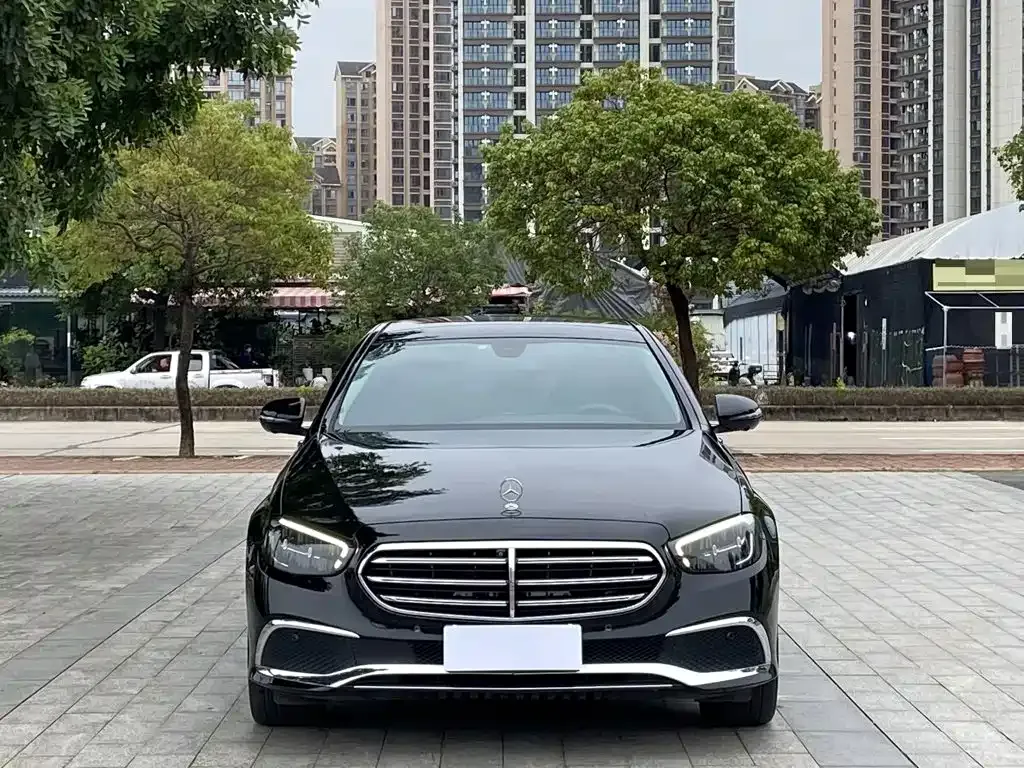Mercedes-Benz E-Class — фото 9