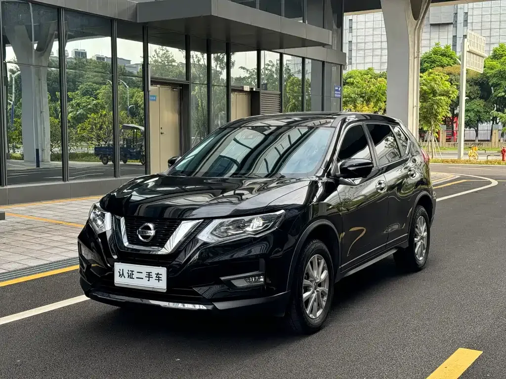 Nissan X-Trail — фото 1
