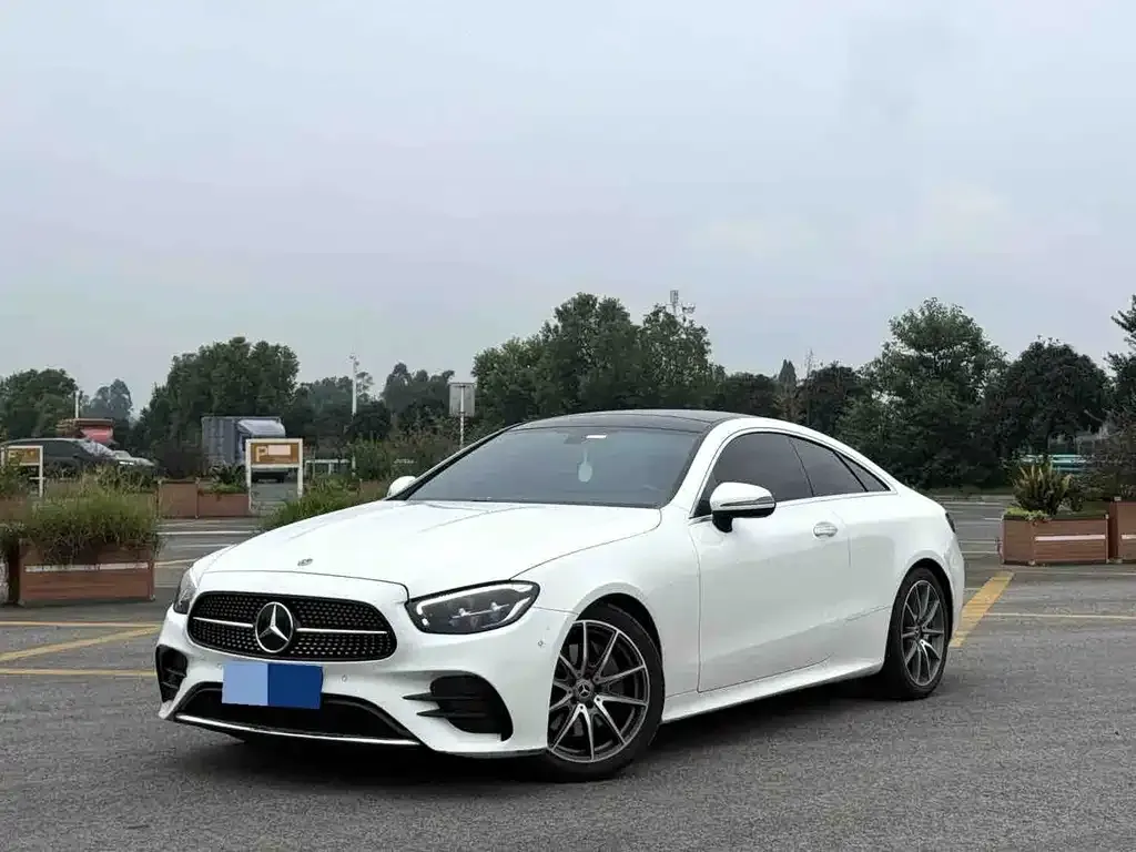 Mercedes-Benz E-Class — фото 1