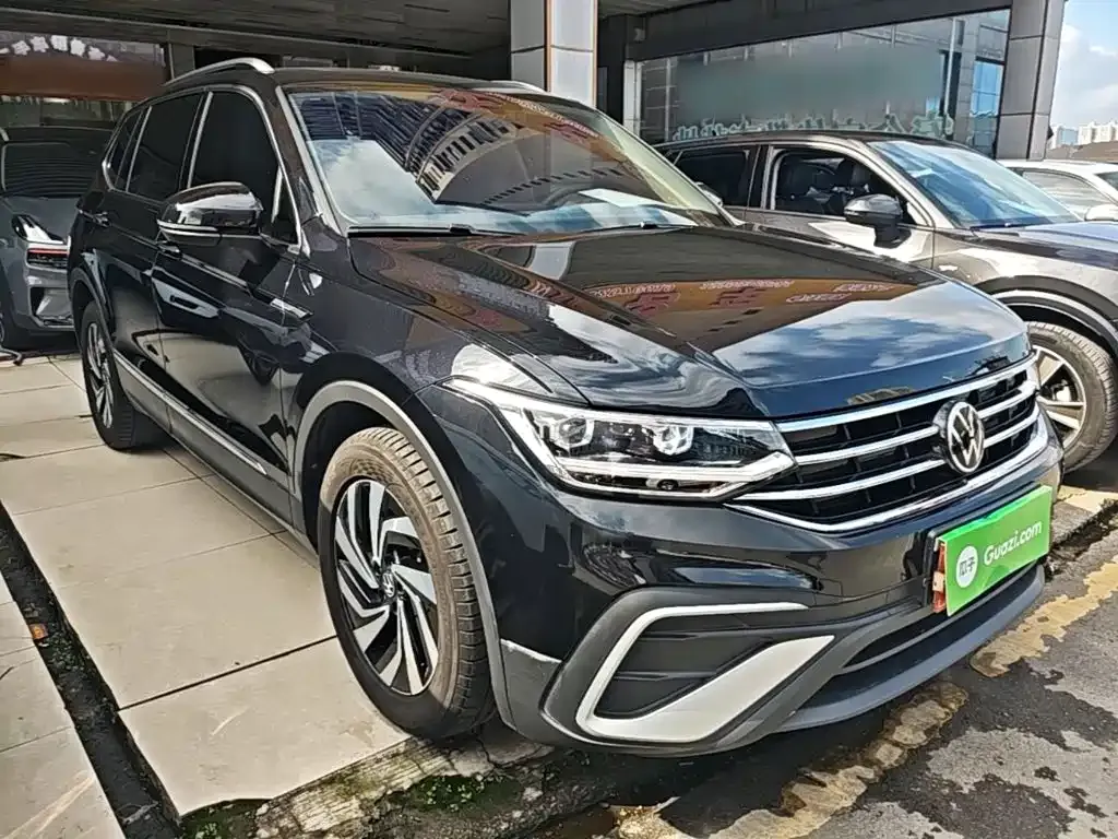 Volkswagen Tiguan L — фото 9