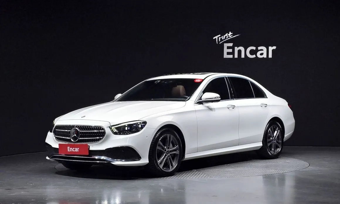 Mercedes-Benz E-Class — фото 1