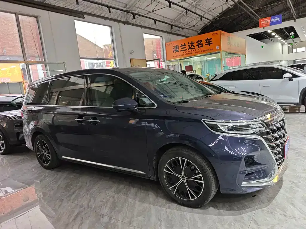 Roewe iMAX8 — фото 3