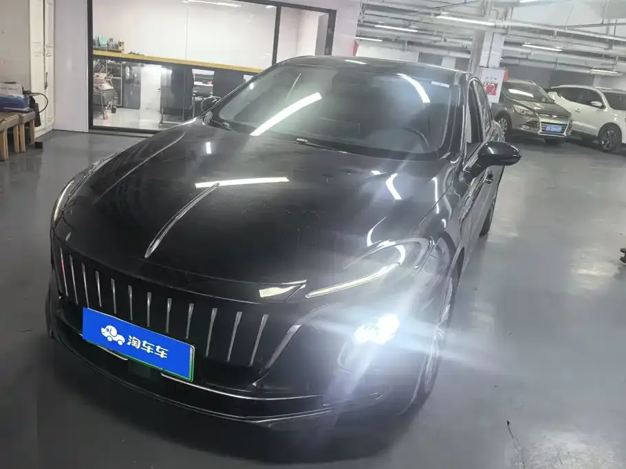 Hongqi E-QM5 — фото 1