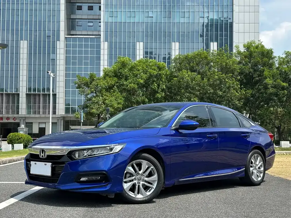 Honda Accord — фото 1