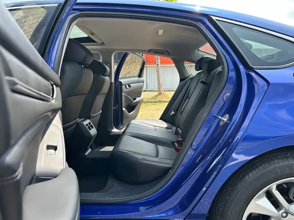 Honda Accord — фото 10