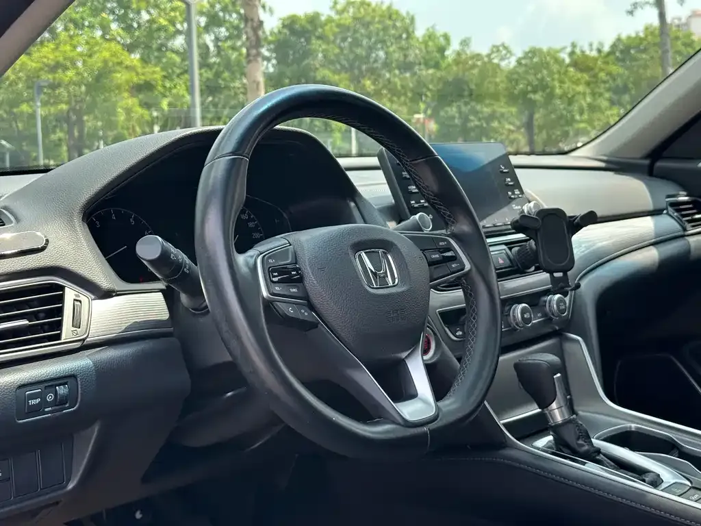 Honda Accord — фото 3