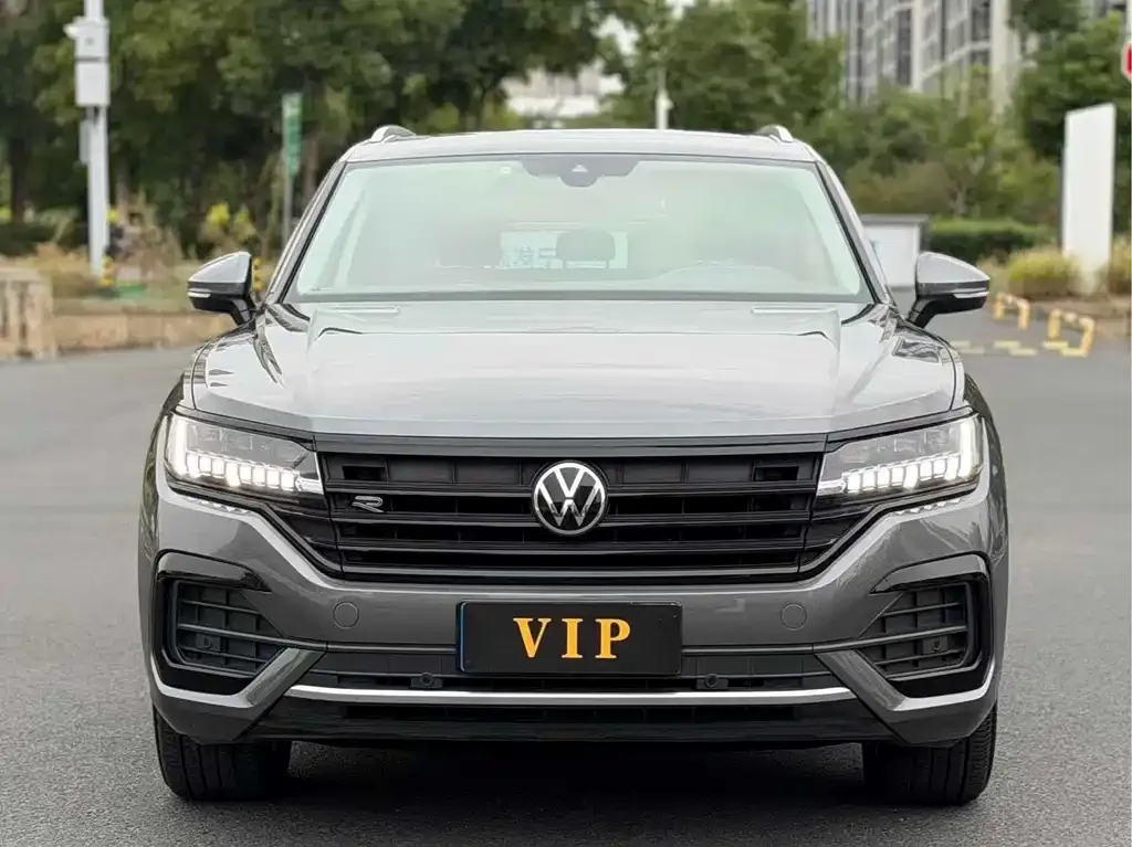 Volkswagen Touareg — фото 10