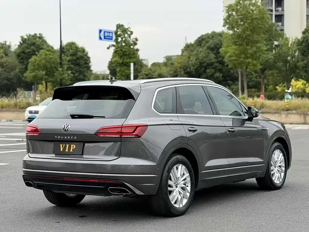 Volkswagen Touareg — фото 8