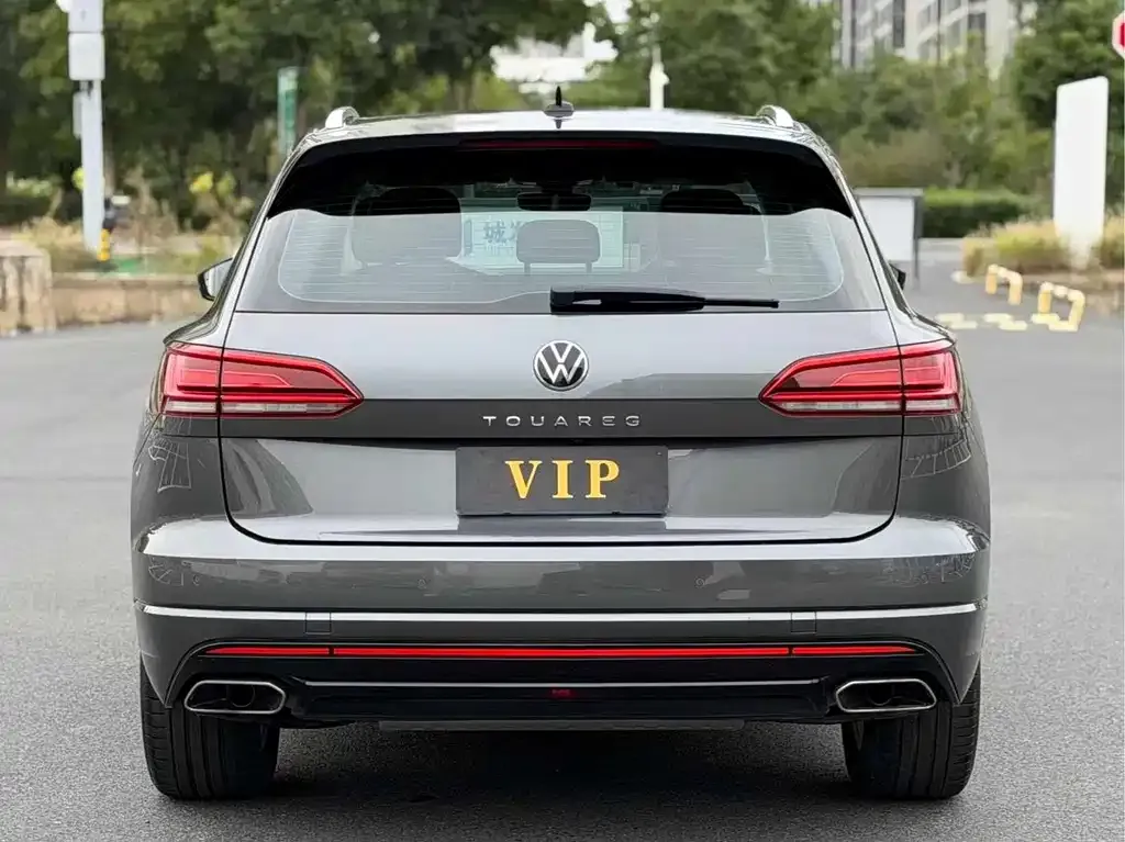 Volkswagen Touareg — фото 9