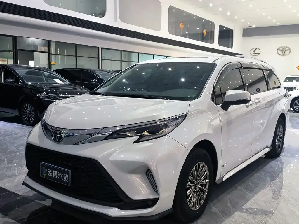 Toyota Granvia — фото 1