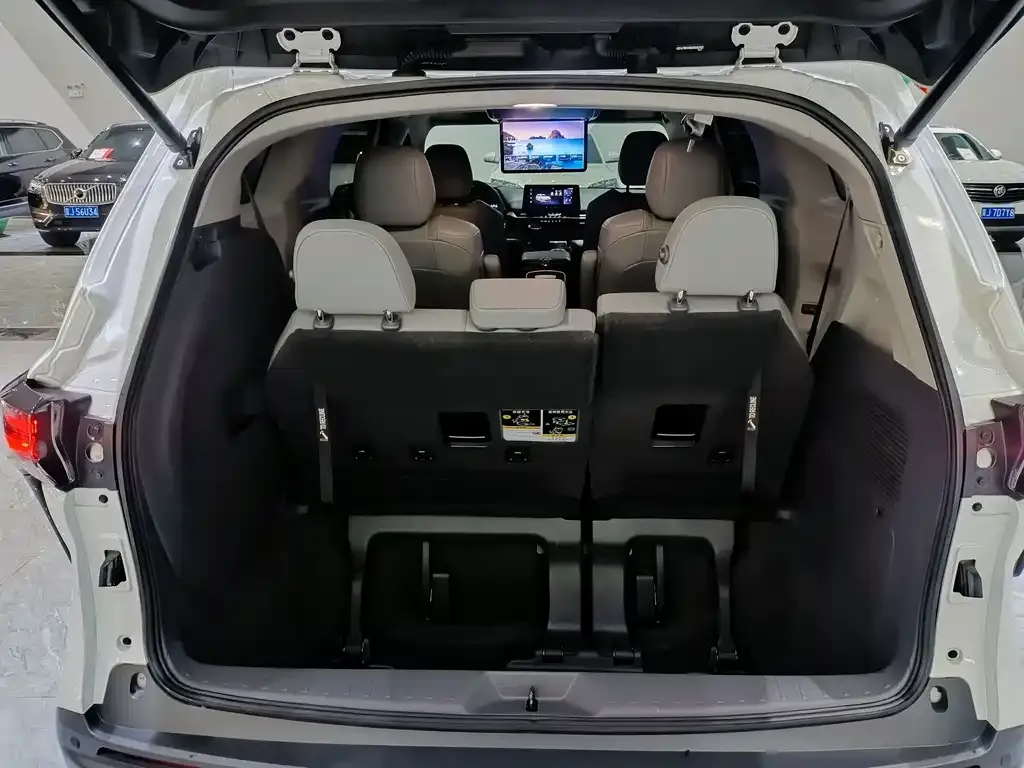 Toyota Granvia — фото 9