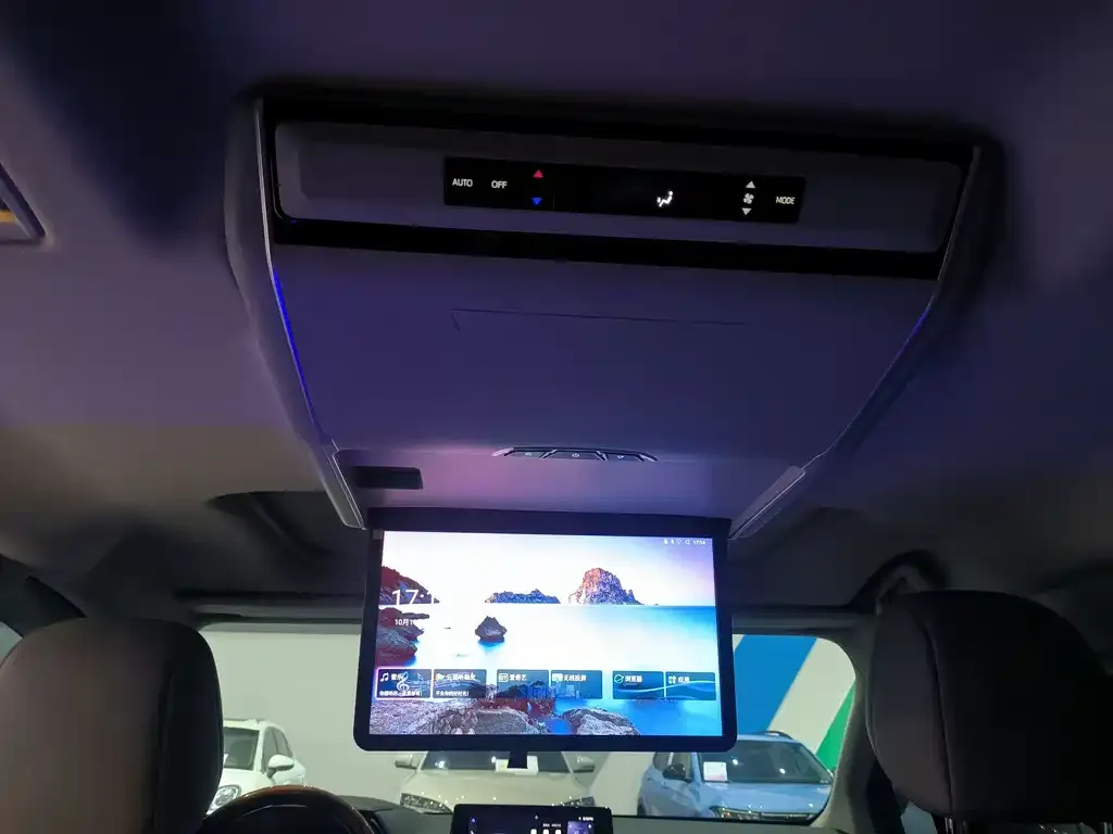 Toyota Granvia — фото 10