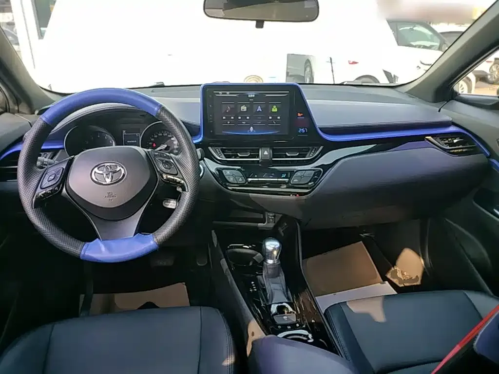 Toyota C-HR — фото 9