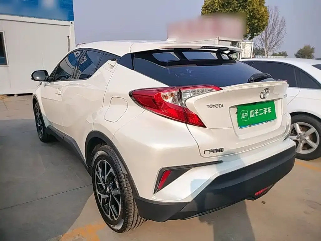 Toyota C-HR — фото 10