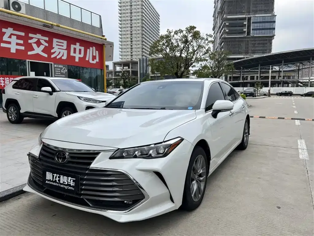Toyota Avalon — фото 1