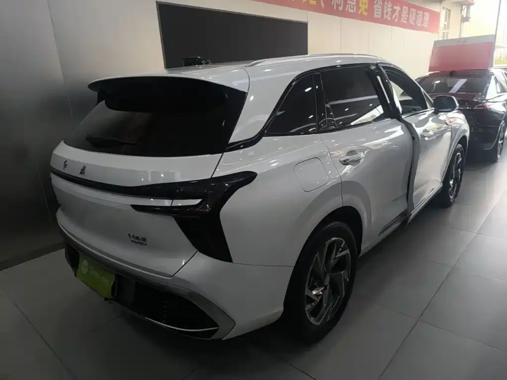 Hongqi HS3 PHEV — фото 8
