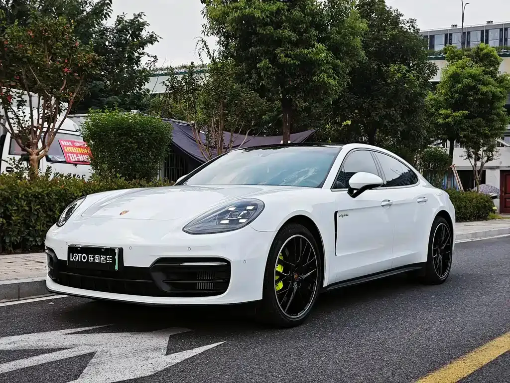 Porsche Panamera Hybrid — фото 1