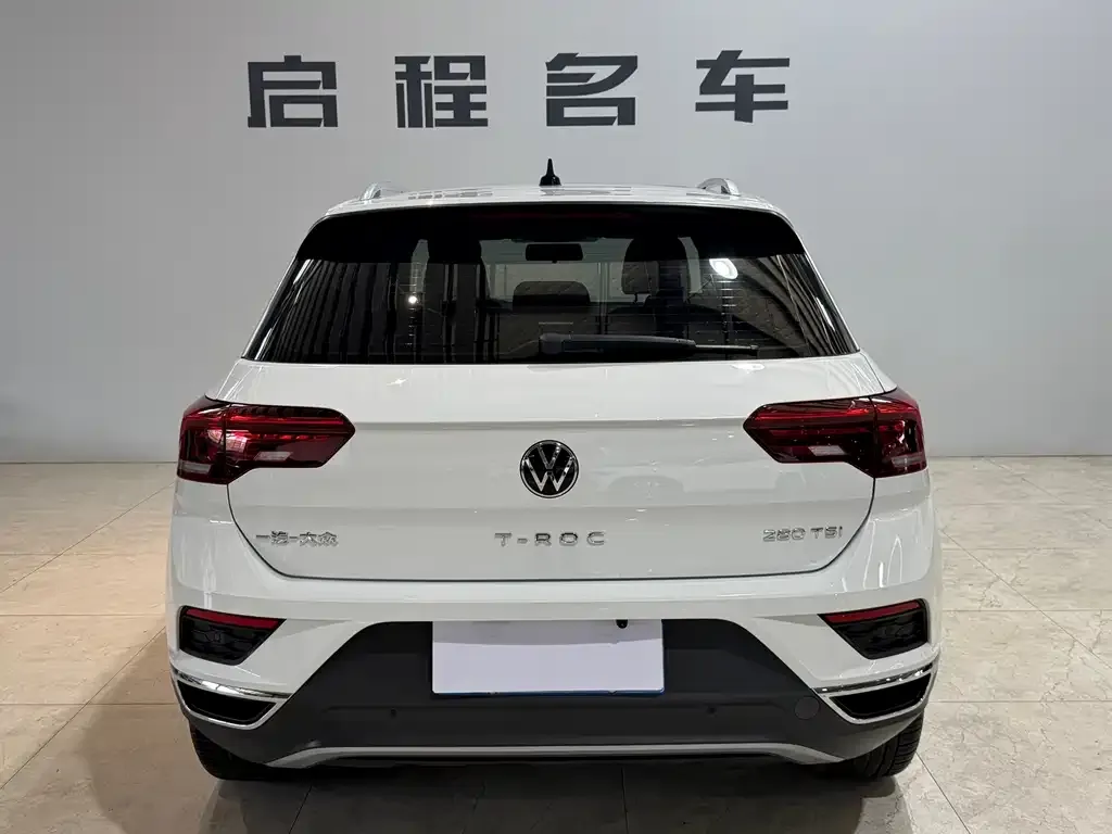 Volkswagen T-Roc — фото 9