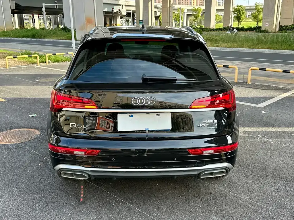 Audi Q5L — фото 10