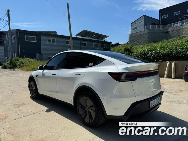 Tesla Model Y — фото 5