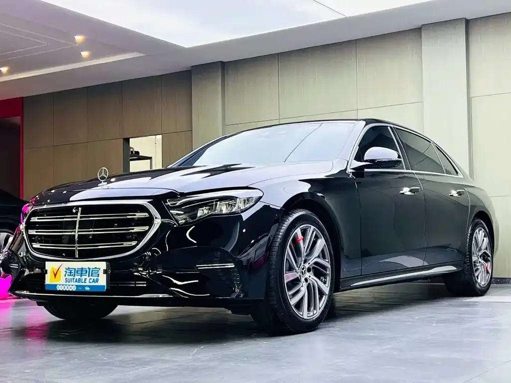 Mercedes-Benz E-Class — фото 1