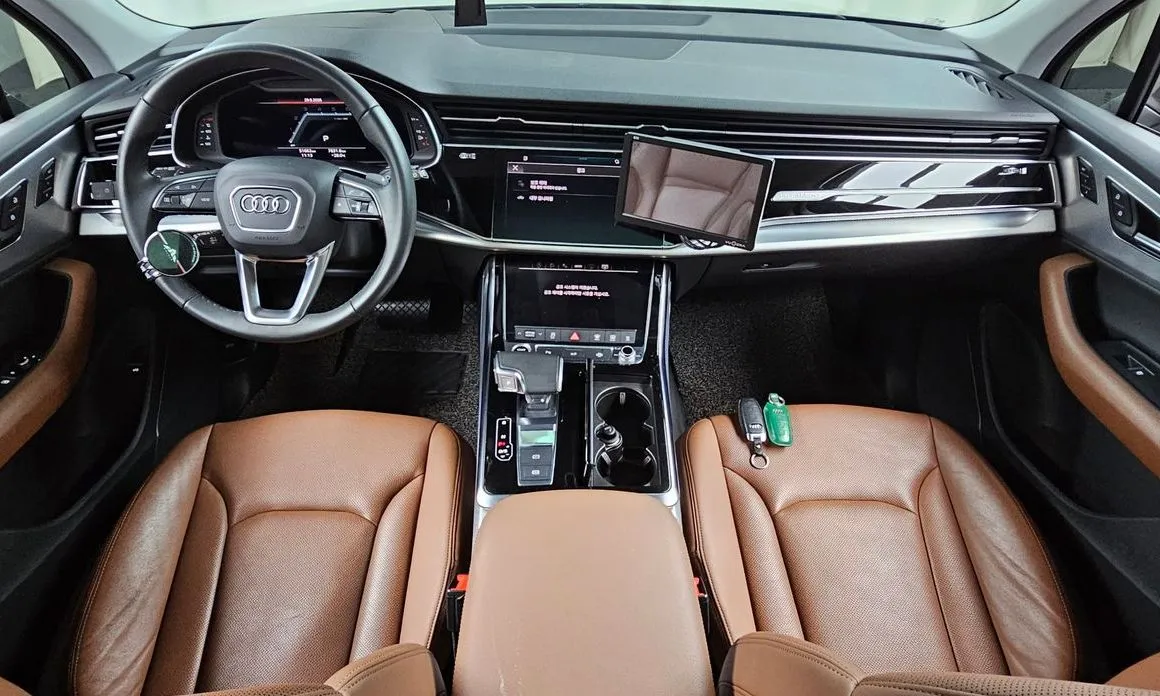 Audi Q7 — фото 10