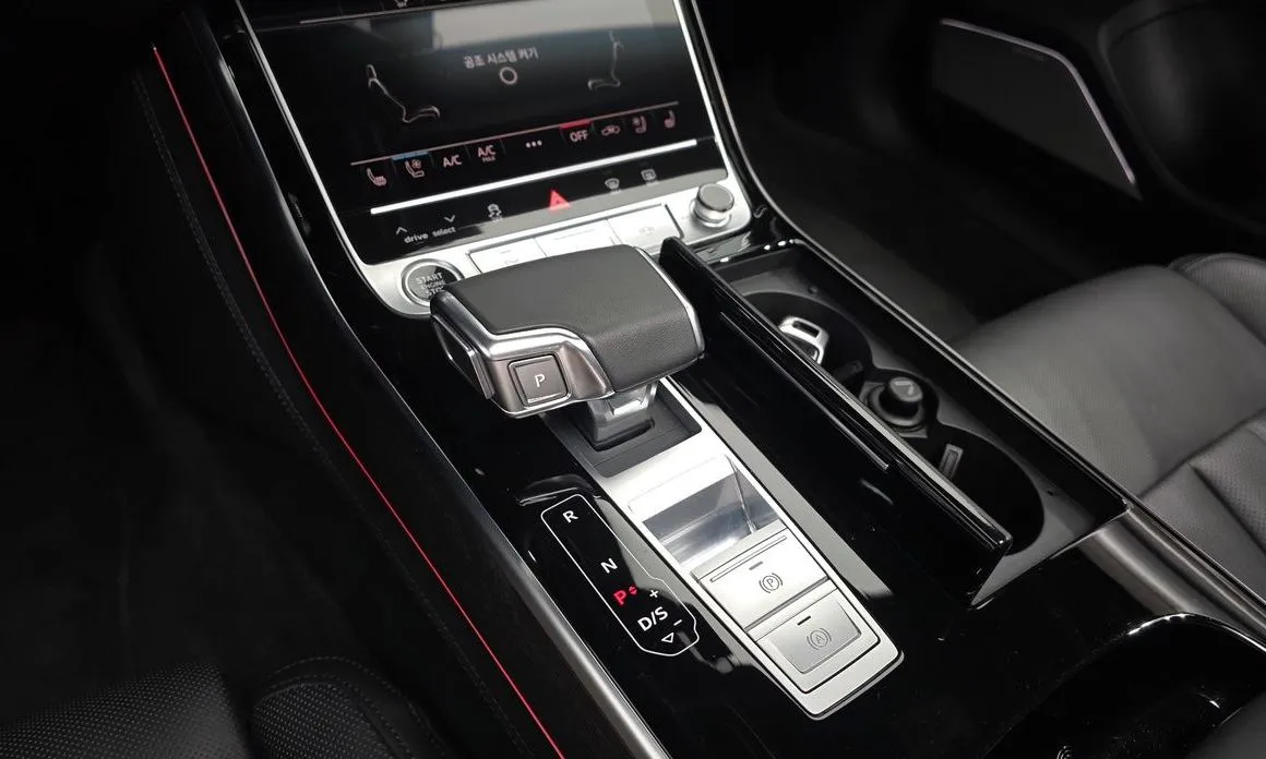 Audi A8 — фото 5