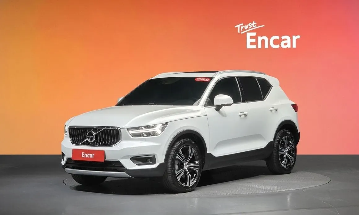 Volvo XC40 — фото 1