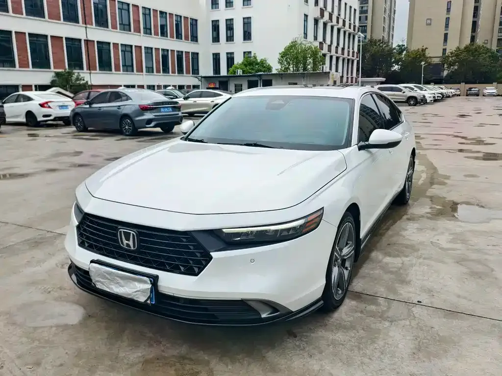 Honda Accord — фото 1