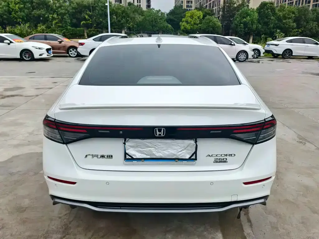 Honda Accord — фото 8