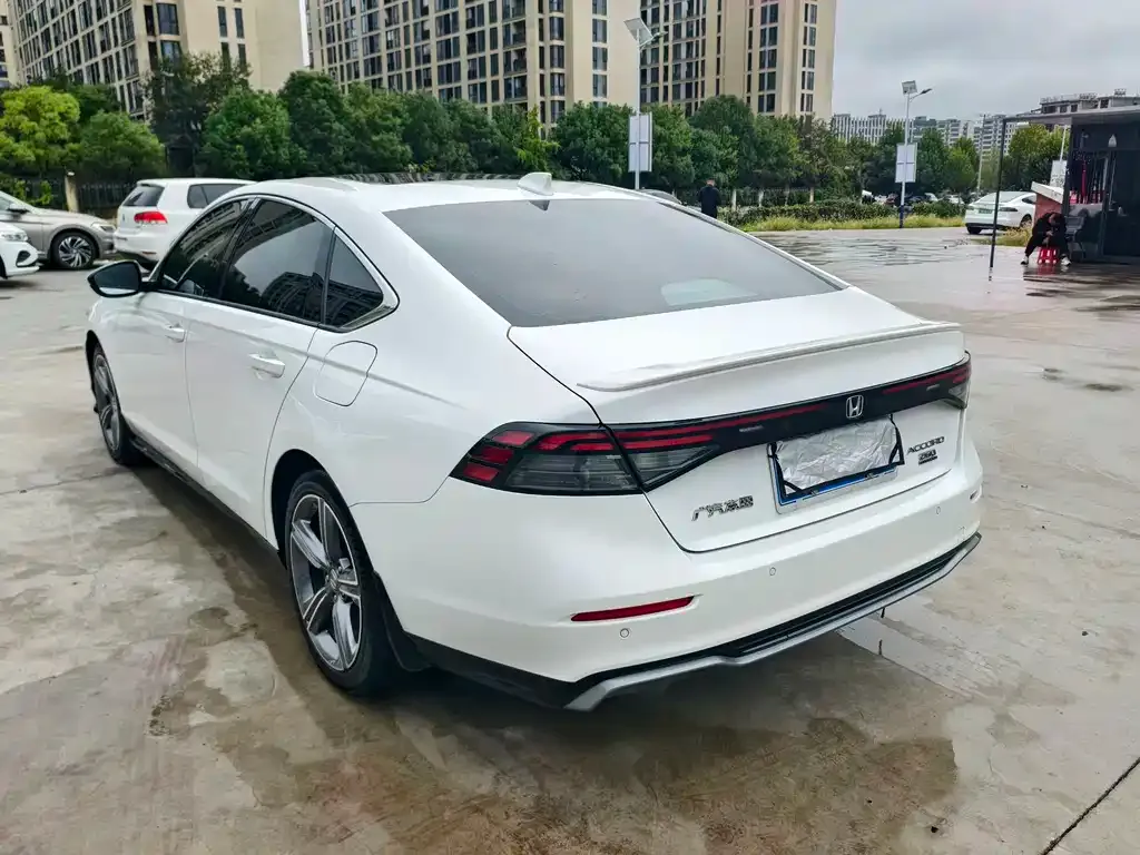 Honda Accord — фото 10