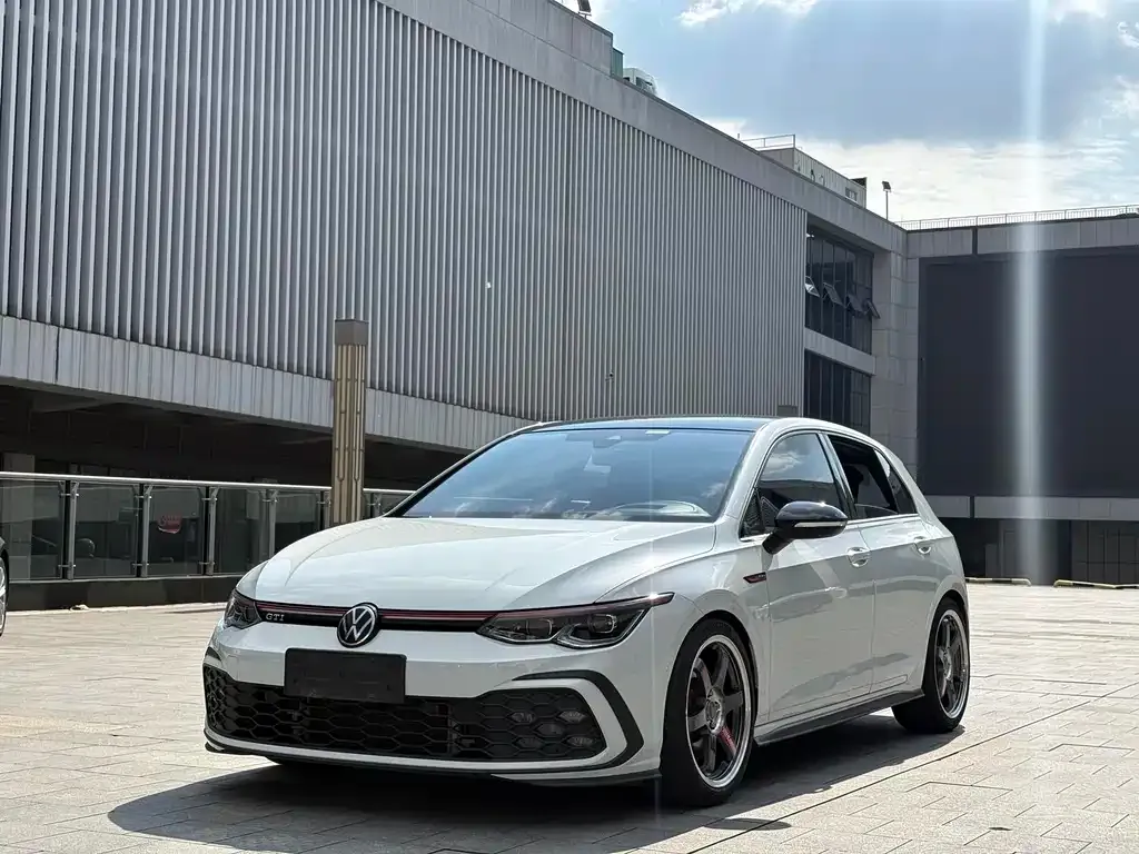 Volkswagen Golf GTI — фото 1
