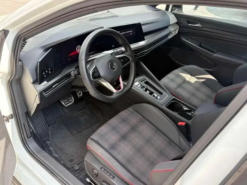 Volkswagen Golf GTI — фото 6