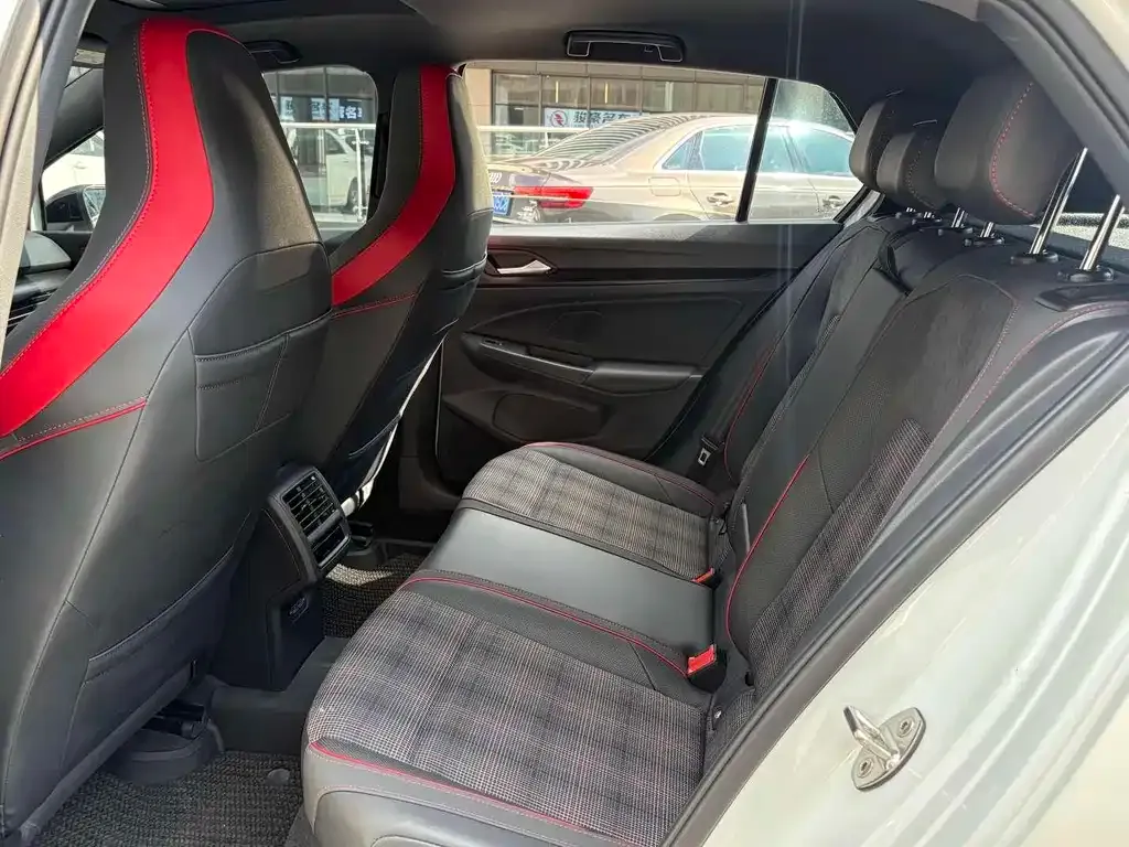 Volkswagen Golf GTI — фото 7