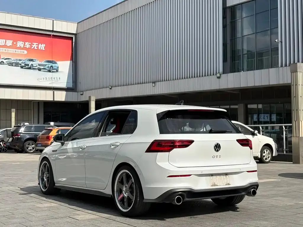 Volkswagen Golf GTI — фото 4