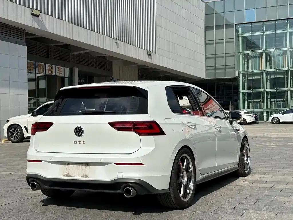 Volkswagen Golf GTI — фото 9