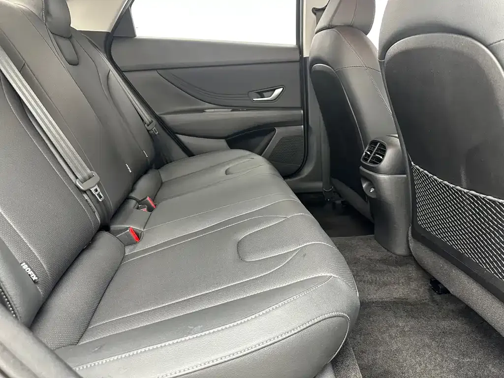 Hyundai Elantra — фото 4
