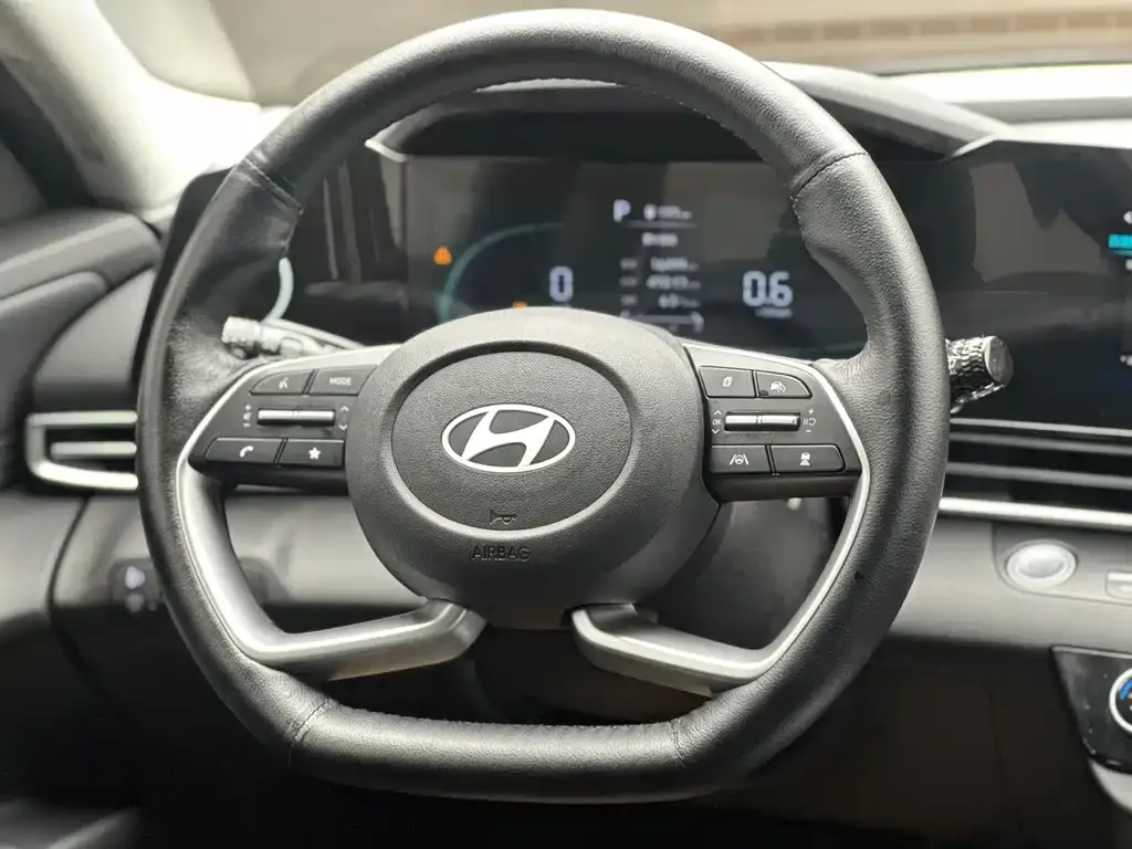 Hyundai Elantra — фото 6