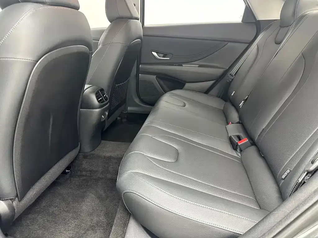 Hyundai Elantra — фото 10
