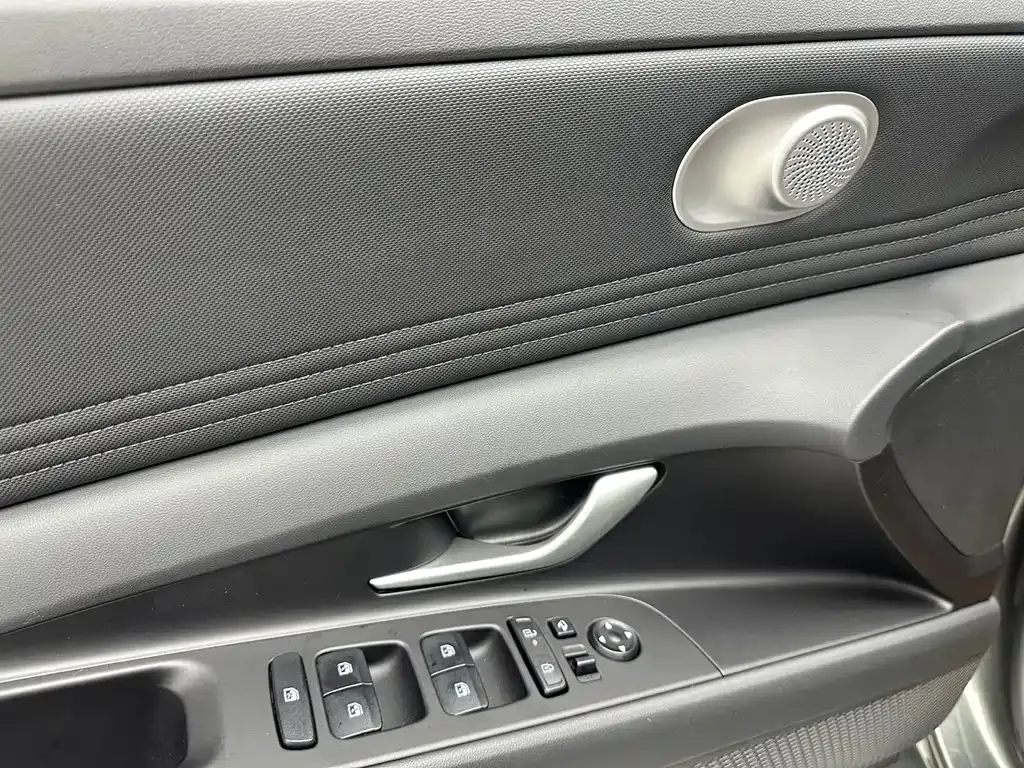 Hyundai Elantra — фото 9