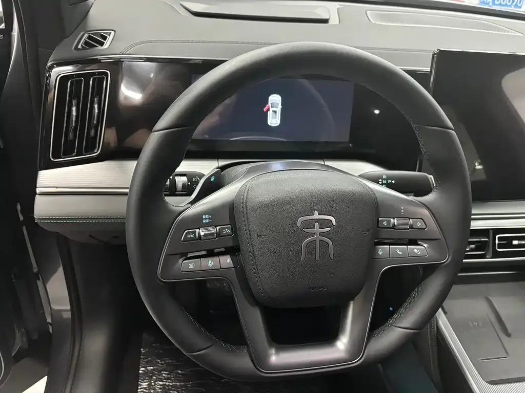 BYD L DM-i — фото 6