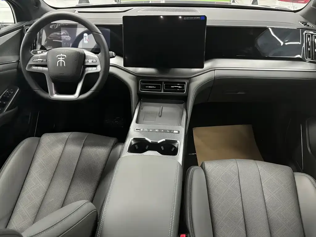 BYD L DM-i — фото 3