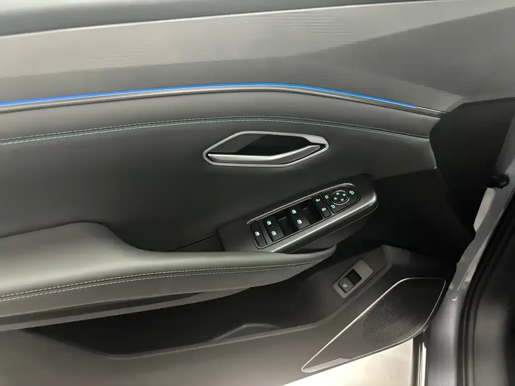 BYD L DM-i — фото 2