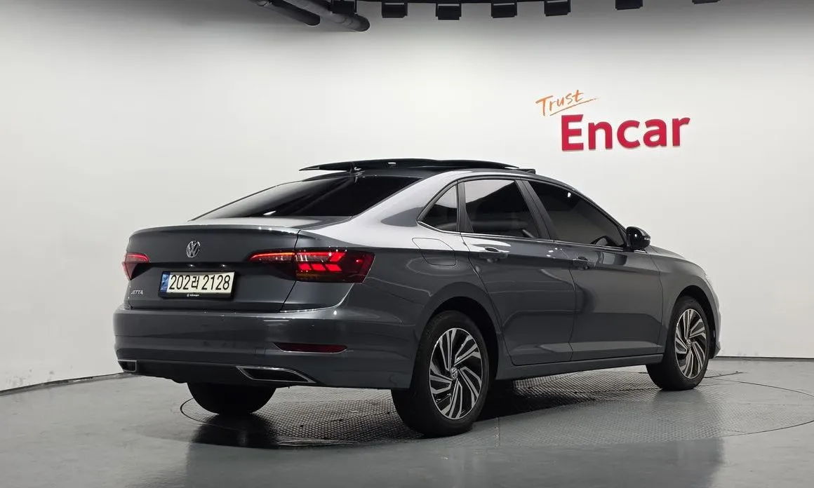 Volkswagen Jetta — фото 3