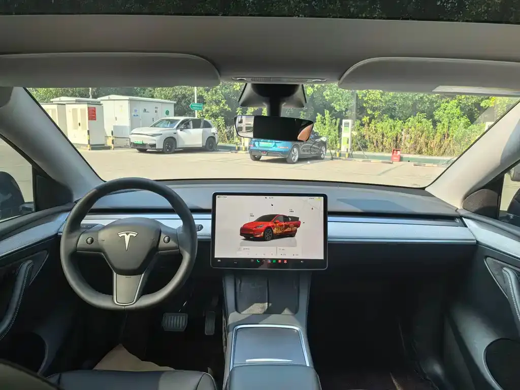 Tesla Model Y — фото 6