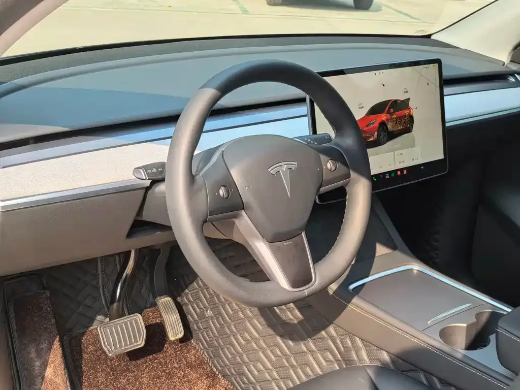 Tesla Model Y — фото 5