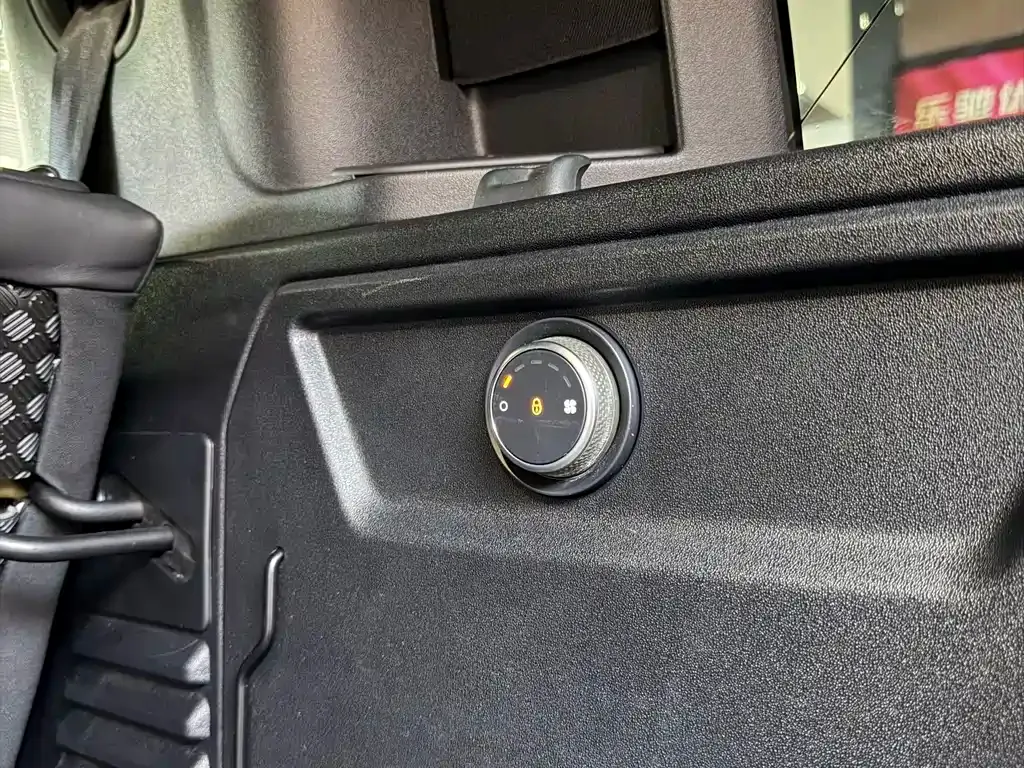 Land Rover Defender — фото 10