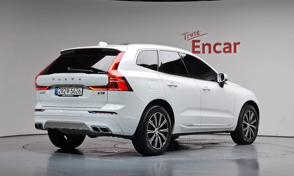 Volvo XC60 — фото 9