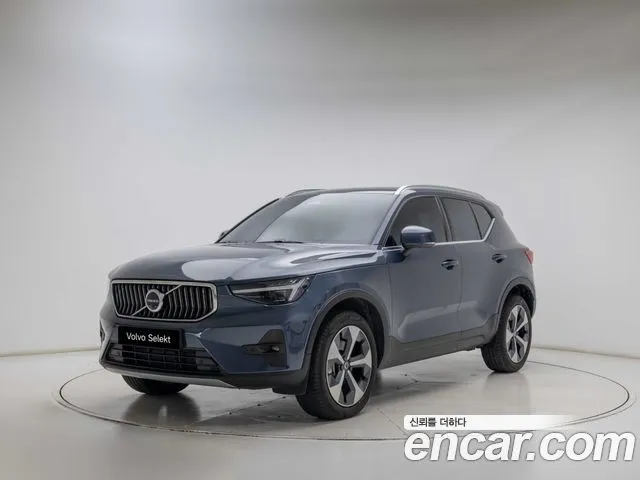 Volvo XC40 — фото 1